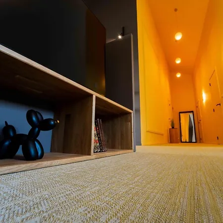 Luxury Penthouse & Terrace - Center Apartman Mons